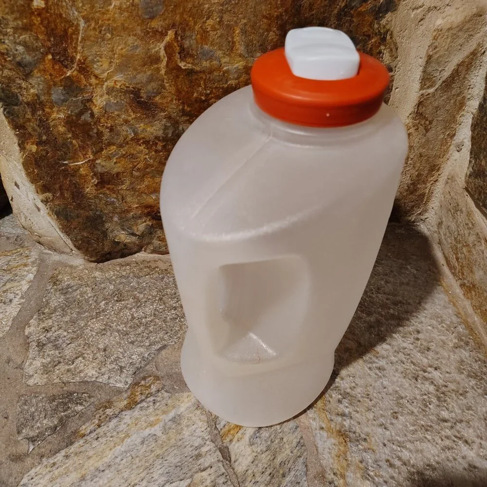 Rubbermaid 1 Gallon Push & Pour Decanter Pitcher Jug with Handle Red Lid